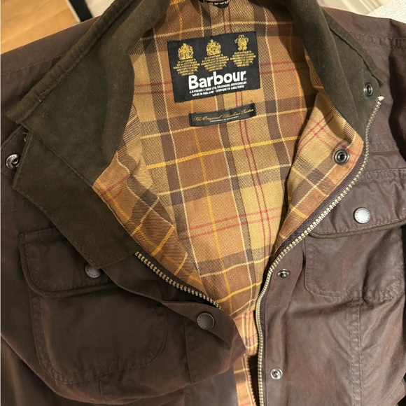 Barbour women’s size 4 waxed coat. - Picture 2 of 4